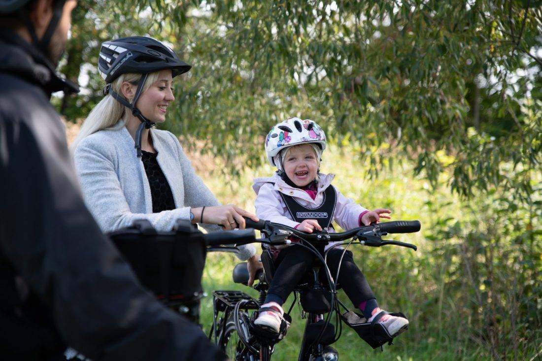 ▷ Kinder im Fahrradsitz vorn: Was ist erlaubt?